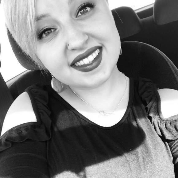 Meet your Posher, Emily - Picture 1 of 1